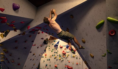 Artikelbild zu Artikel Achtung Routenbaulehrgang in der BoulderAirea