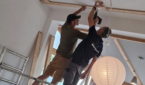 Artikelbild zu Artikel Es ist vollbracht – die Akustikdecke ist montiert
